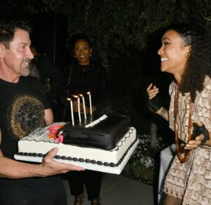 Annie Ilonzeh Instagram - Part 2 of my Bday Party. 

Dancing with my family was a pure highlight for me. 🇳🇬 
.
.
.
#birthday #birthdaygirl #family #friends #igbo