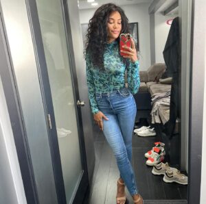 Annie Ilonzeh Instagram - SOUL MATES is streaming now!!
Check it out, it’s soo damn good. 
Here are some #bts moments from the film. 
.
.
#ondemand #streaming #movie