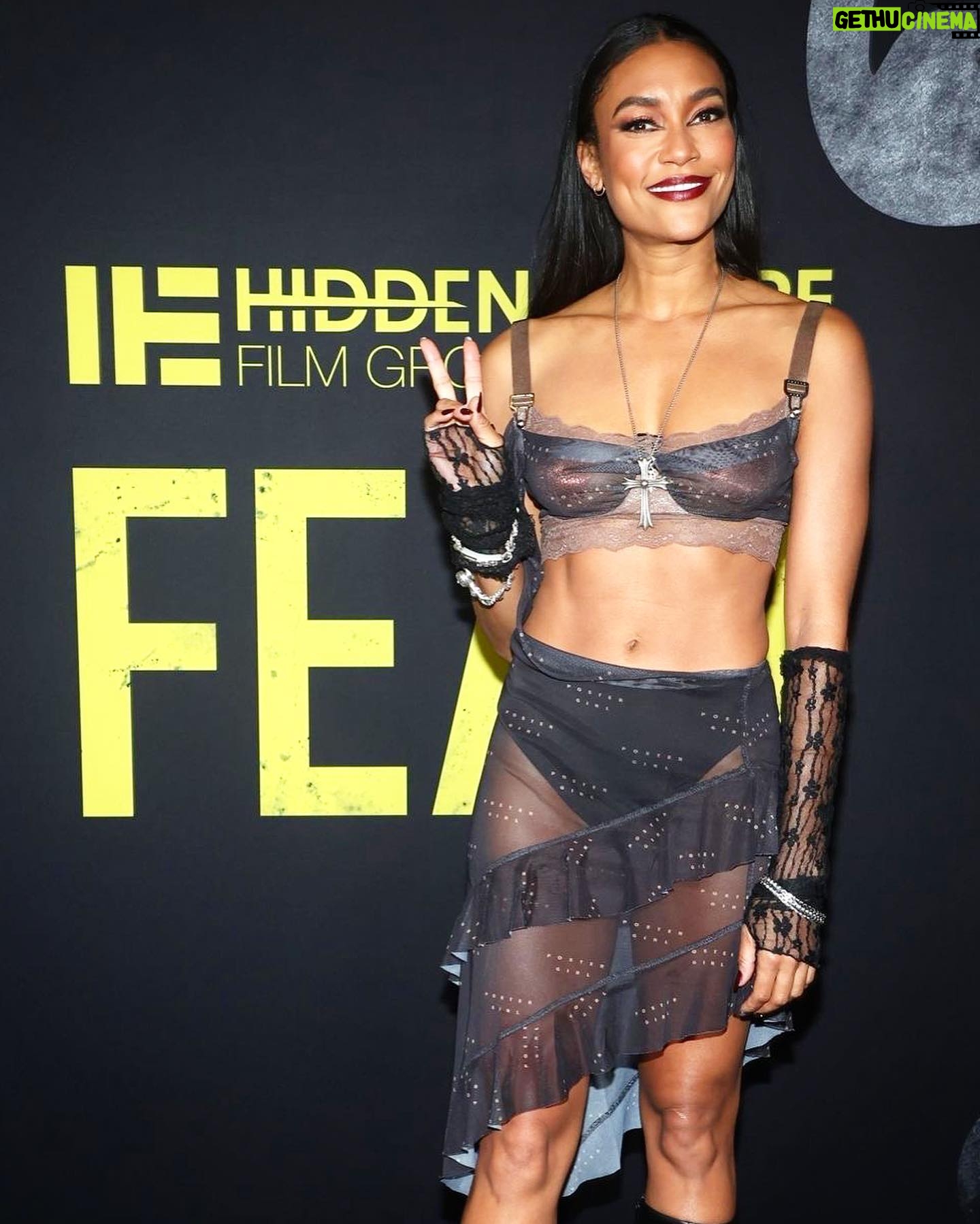 Annie Ilonzeh Instagram - The #worldpremiere of our movie @fear.movie IN THEATERS JANUARY 27th. Special thank you to my friends for supporting (pics to come). . Hair @magengraysmua Makeup @saruulbebe #styledbyme . #faceyourfears #fear #movie #january #27th #movienight