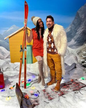 Annie Ilonzeh Instagram - Happy Holidays ❤️🤎💚
.
.
.
.
#wesanderson #holidayparty #happyholidays #holidayseason #anastasiabeverlyhills