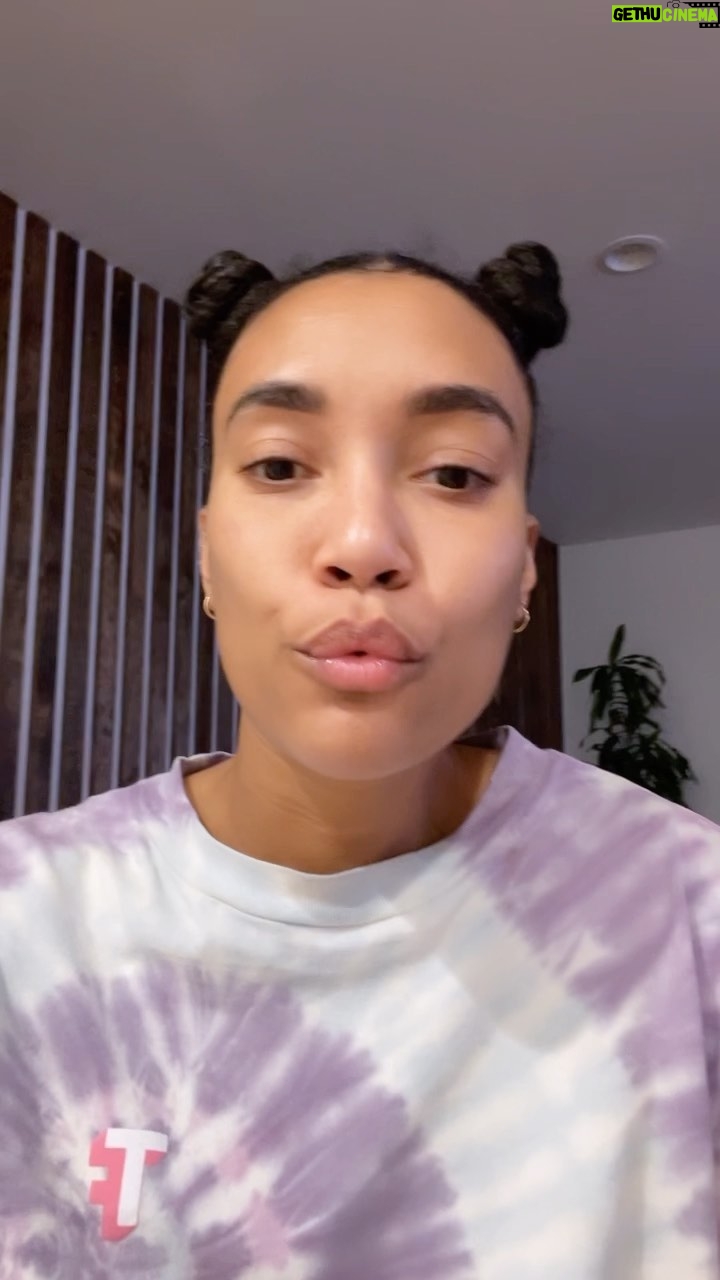 Annie Ilonzeh Instagram - A representation of my friends’ reaction when I tell them why I’ve been MIA.. I love y’all, I do🫶🏾 🤷🏽♀️
