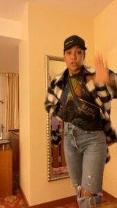 Annie Ilonzeh Instagram - Me: Stress thinking about the 5am flight tmrw. Why’d I book that, there was a reasonable noon flight asking me to booking it.Ok, I’ll just pack now and go to bed early?Maybe I just stay up, pull an all nighter?Lemme just pack now?Orrr, do I go out then pack when I get back?How bout I head to the airport now?Yaknow what, I’m gonna cancel this flight. I’m not going! *searches for wine.