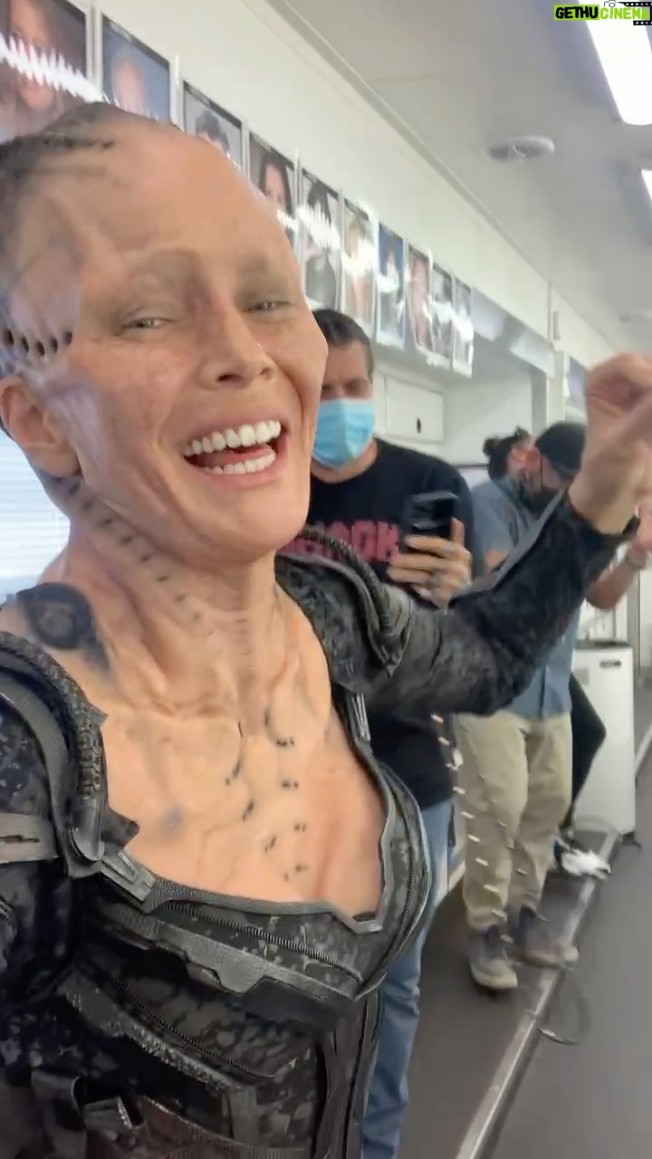 Annie Wersching Instagram - Live footage from this weeks all new #Picard on @paramountplus! π€£ππΌπ€£ Never a dull moment with the Emmy award winning makeup and prosthetic geniuses of #StarTrekPicard. π€πΊπΌππΌ#WearetheWorld #borgqueen #LiveLongandProsperBaby @jrmackinnon @kevinkirkpatrickart @mthreefx @vincentvandykefx