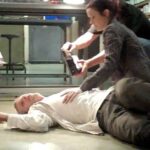 Annie Wersching Instagram - 🔪🩸👍🏼 Eh who really needs a thumb…. 24 #bts #behindthescenes #reneewalker @kiefersutherland
