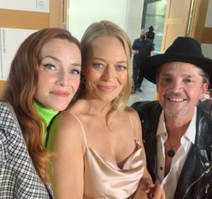 Annie Wersching Instagram - We. Are. Borg. 💚
Hi from #StarTrekDay! 🤗