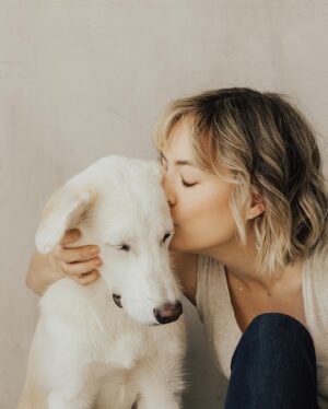 Annika Noelle Instagram - Introducing my Huckleberry 🫐

After a long search this lil’ monster came into my life thanks to @lifeanimalrescue. He has been a bright light during a difficult year and is a beautiful reminder that family can be chosen. It can be nurtured and grown. And love can never be lost because it is within us always - we just have to choose it. I thought I knew what my future would look like, turns out it’s even brighter now in the absence of what I thought I wanted. I found me…And then I found my Huckleberry. 
Now we are both free. 💕

Thank you again to Emily for bringing him into my life and @heirlumephotography for capturing these moments. 

🐈‍⬛: @theburritomankitty approves this message