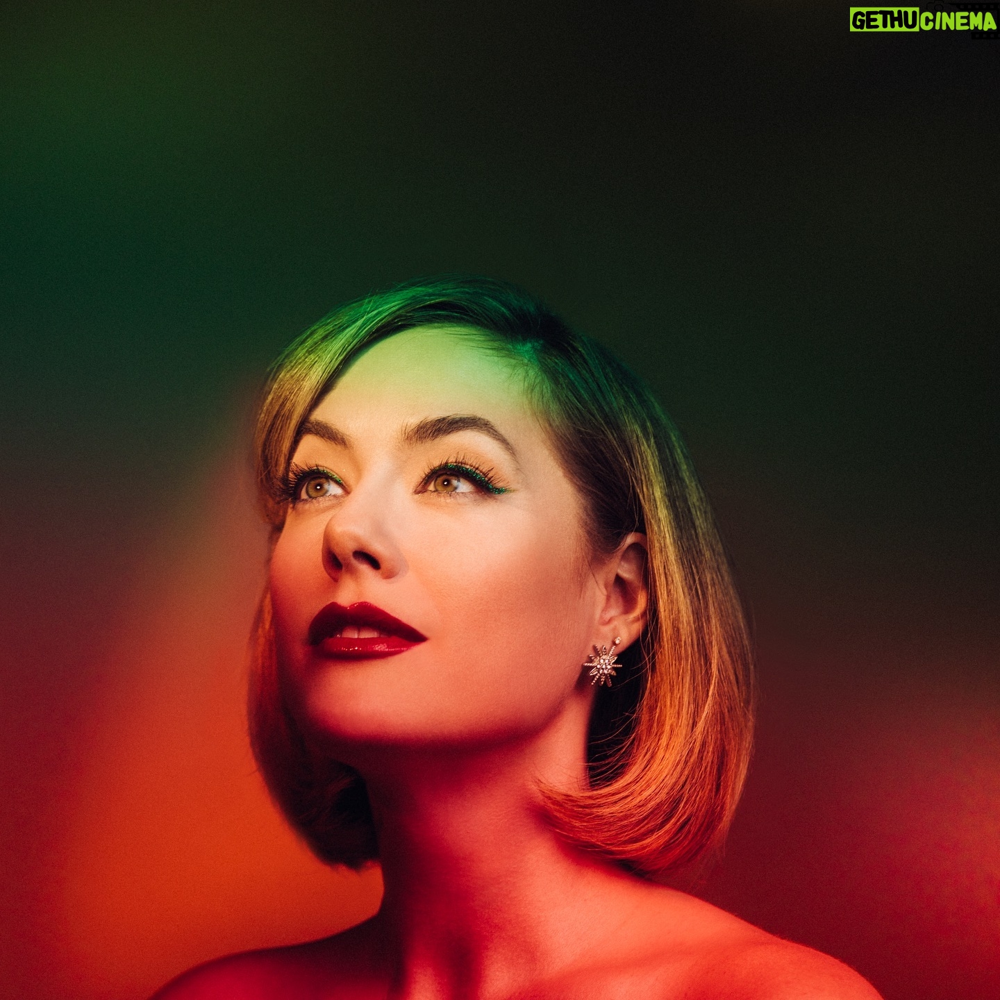 Annika Noelle - 9.7K Likes - Itās my birthday so hereās a present from me to you š āHave Yourself a Merry Little Christmasā is now available on all platforms. Download, share, & take a listen while you sip some hot cocoa by the fire ā¤ļø Big thank you to everyone who guided me and helped make it happen: @kylemccammon the man on the upright bass, producer, mixer, master extraordinaire, @blakestraus the man who nailed the guitar in one take, @stevemarkoff my sounding board, @selashiloni who brings my vision to life with a camera šø @kar_buff with hair & makeupšand finally Julie London and Frank Sinatra for the inspiration ⨠Couldnāt be more grateful š Happy Holidays ~ A
