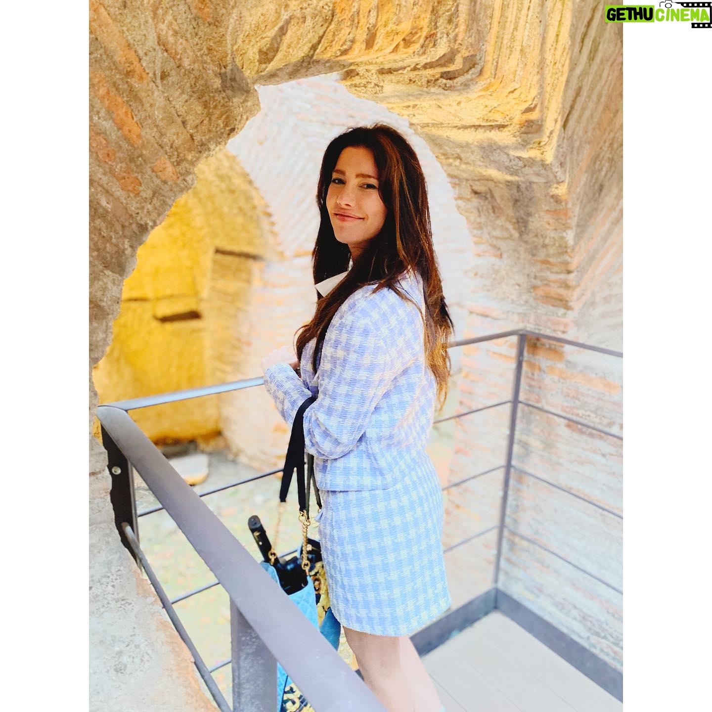 Annika Noelle - 17.9K Likes - Had such an amazing time filming @boldandbeautifulcbs in Roma! Here are just a few photos from our adventures⦠with more to come! Grazie mille for the amazing food, wine, & hospitality š®š¹ this was an experience I will never forget and one I am so so grateful for š¤
#boldandbeautiful #roma #beautiful #hopelogan #italia #cincin #salute