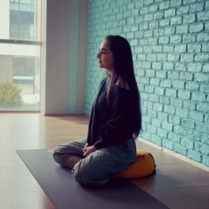 Anousha Instagram - .
AND finally after 6 years of posting, pouring my heart out and sharing my love with whoever I could on social media, I got to see some of you beautiful beings in person! 
We meditated together.
We cried to together.
We opened our hearts and allowed life to take us on a journey. 
Thank you for showing up, 
thank you for your love, 
And I love you.

Happy Nowrouz🌺🌿💫
_________________________________________
خانواده بزرگ من سلام

كنارهم امدنمون رويا و هدفي بود برايم كه به يك خاطره تبديل شد و من از تك تك شما سپاس گزارم. 

سال ١٤٠٠ رو تمام كردم با بيرون اومدن كتابم "بيداري" و ديدارم با روي ماه بعضي از شما عزيزان.

به اندازه كه قلبمون رو باز ميكنيم و تسليم انچه كه هست ميشيم به اندازه كه رها و رهاتر به جريان شگفت انگيز زندگي بله ميگيم به همون قدر به دنيا ميگيم كه من شايسته هستم، 
من لياقتم به وسعت قلبم هست.

خانواده بزرگ من،
من شاگردي شما رو ميكنم و خواهم كرد. 
اميد كه شايسته اين باشم كه با تك تكتون روزي ملاقات كنم. 
جايي به قدر كهكشان در قلبم داريد
سپاس سپاس سپاس

نوروز فرخنده باد💫🌺🌿