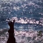 Anousha Instagram – كمكم كن با تمام عظمتت و فراواني كمكم كن كه در مقابل فردي پر از ترس و زخم چيزي جر عشق و فروتني در معبدم در قلبم تمرين نكنم.
كمكم كن كه در مقابل تاريكي چيزي جز دستي پر از مهر تمرين نكنم.
كمكم كن كه چيزي جز رحمت و بخشيدن تمرين نكنم.
كمكم كن كه چيزي جز هيجان و هياهو كه در قلبم دارم را تمرين نكنم.
كمكم كن تا كودكي ادم ها رو در چشم هايشان ببينم و چيزي جز يكساني و حرمت نفس در معبدم تمرين نكنم.
رها ميكنم رها ميكنم انچه كه بايد را
اپيزود ٤ پادكستم رو از لينك توي بايو ميتونيد بشنويد.🌹
با عشق
انوشا
