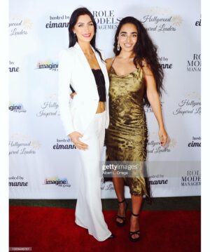 Anousha Instagram - .
“First they ignore you. Then they laugh at you. Then they fight you. THEN YOU WIN”
~Gandhi

A dreamy night with my @onyourkneesseries team on the red carpet.
I feel beyond grateful to be a part of this project. To work with the talented @eimanne our director/writer and the team that she gathered to creat magic together. 
___________________________________________
به عكس هاي فرش قرمز سريال كه @onyourkneesseries  كه تازگي دارم توش بازي ميكنم نگاه ميكردم. ياد ٥ سال پيش افتادم.
كه از كجا شروع كردم. كه با يك ماشين قديمي قراضه زدم به جاده كه تاحالا توش يك بار هم رانندگي نكرده بودم اومدم به يك شهري كه هيچ ازش نميدونم تا در پر رقابت ترين حرفه دنيا در شهري كه  ميليون ها ادم توش ميخوان بازيگري كنن كار كنم. 
هيچي نداشتم. هيچ چيزي بلد نبودم. هيچ كسي رو نميشناختم. هيچ پارتي نداشتم. اصلا نميدونستم از كجا و چطوري بايد ورود بزنم.
هيچ از سيستم و صنعت هالييود نميدونستم.
فقط دو تا چيز داشتم:
اميد و كنجكاوي 
اين دو گنج رو در درونم جوري نهادينه كردم كه هيچ ترسي بر من سوار نشه. 
و الان اين عكس ها رو با شما قسمت ميكنم.
روياهاي كه براي من رويا نبود و هدف بود
و حال زندگيشون ميكنم. 🤲🏼🌅 
___________________________________________
#actor #actorslife🎬 #gettyimages
#تازه_شروع_ماجراست