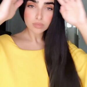 Anousha Instagram - .
Happy Norouz🌸🌺💐
Happy Persian New Year 
🌅🌅🌅🌅🌅🌅🌅🌅🌅🌅🌅🌅

سالي كه گذشت براي همه مون به شكل و نحوي سخت بود. قلبم با همراهاني كه عزيزي رو از دست دادن امسال. ما همه در عشق و درد يكي هستيم. عشق من را براي التيام دردتون بپذيريد.🤲🏼🧡

سالي پر از ارامش و بركت براتون ميخوام.
براي تك تكتون.
به وسعت رحيم و بخشنده بودن دلتون ميخوام كه كاسه نعمت در زندگيتون بزرك باشه.

امسال نوروز به شنبه افتاده! (اين رو يكي از همراهانم بهم ياداوري كرد) ميدونيد كه سالها طول ميكشه كه اين اتفاق بيفته و ميگن كه خوش يمن هست؟ به فال نيك بگيريد و برام ٢ تا از هدف هايي كه دوست داريد توي سال جديد به ثمر برسونيد رو بنويسيد. 

🌅🤲🏼🌌
با عشق،
آنوشا