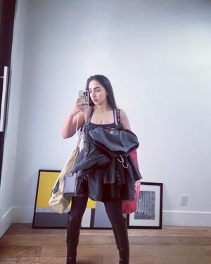 Anousha Instagram - .
First week down
51 more to go🪡🧵
______________________________
هايلايت هفته اول ٢٠٢٢