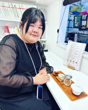 Anri Instagram - 本日のコーデ

「給食の時間に見に行くわね。」参観日のお母さん。

ワンピース　GU
サンダル　オニツカタイガー
かばん　FURLA
ネックレス　H&M

お供
台湾サンドイッチ
中国茶

#台湾サンドイッチ
#本日のコーデとお供 
#コーデ
#婚活 
#高田馬場グルメ