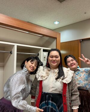 Anri Instagram - 最近お気に入りの衣装たち。
秋終わってほしくないなあ。

◎ぐるなびPR

はるちゃん
@kiriyaharuka 
onepiece: @manoushjapan 

あんりさん
@f_y_e_b 
tops: @asknowas_olaca 
skirt: @topofthehill_shimokitazawa 

田辺さん
@chikaxxsweet 

accessory: @kiki2_clothing 

◎ラヴィット

はるちゃん
@kiriyaharuka 
tops: @manoushjapan

あんりさん
@f_y_e_b 
tops: @flamingo_2nd 

田辺さん
@chikaxxsweet 
cardigan,skirt: @asknowas_olaca 

accessory: @kiki2_clothing

◎ダウンタウンDX

はるちゃん
@kiriyaharuka 
onepiece: @aileen_by_groggrog_vintage

あんりさん
@f_y_e_b 
onepiece: @lanan_select 

田辺さん
@chikaxxsweet 
knit best: @manoushjapan 

accessory: @kiki2_clothing