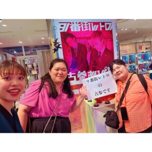 Anri Instagram - ぼる塾の田辺さんとあんりちゃん💙💛

原宿で遊んだよ😙ぶおん

2人ともエネルギーが凄すぎて、このままお空に登って太陽になっちゃうくらい楽しかっった🌞🤙

 #ぼる塾
 #田辺さん
 #あんり