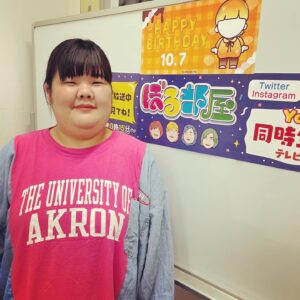 Anri Instagram - 誕生日昼間はお休みもらってお母さんにお祝いしてもらって、つばめグリルのロールキャベツと喫茶店のシャインマスカットと巨峰のショートケーキをいただいて、夜の生配信ではぼる部屋の皆様からもお祝いいただきました！！！
ありがとうございました！！
素敵な一日を過ごせましたよー！