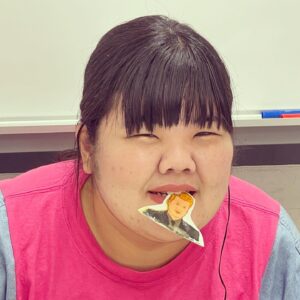 Anri Instagram - 誕生日昼間はお休みもらってお母さんにお祝いしてもらって、つばめグリルのロールキャベツと喫茶店のシャインマスカットと巨峰のショートケーキをいただいて、夜の生配信ではぼる部屋の皆様からもお祝いいただきました！！！
ありがとうございました！！
素敵な一日を過ごせましたよー！