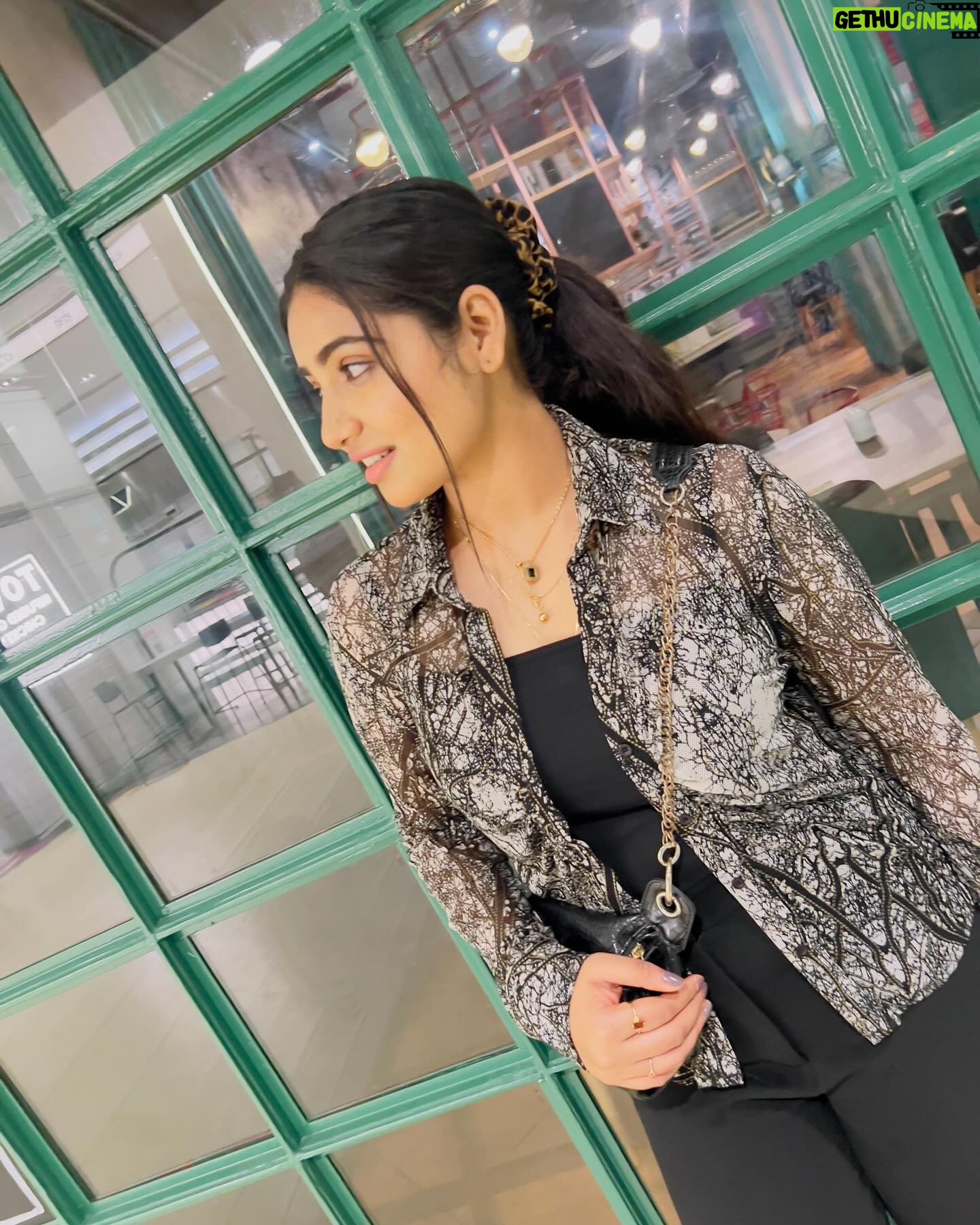 Anshita Akbarsha - 16.6K Likes - “Situation, time, people these three things teach better lessons than a Book”.🤍🧿
#happy #love #bepositive #smile #loveyourself #beblessed