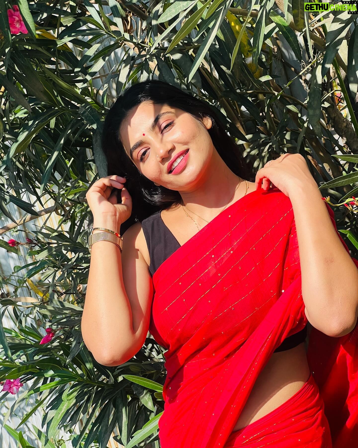 Anshita Akbarsha Instagram - “I hope it’s okay if I love you forever.” ❤️ Saree @sarvatva.chennai . . #saree #sareelove #trading #happy #bepositive #beloved #behappy #smile #redlover #flyhigh #dreamgirl
