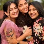 Anshita Akbarsha Instagram - Us 💕♾️ @_manve_surendran_ @anshithaanji_official 📸 @im_asmodeus46 #friendship #trio #girlsgang #happiness💕 #alwaystogether