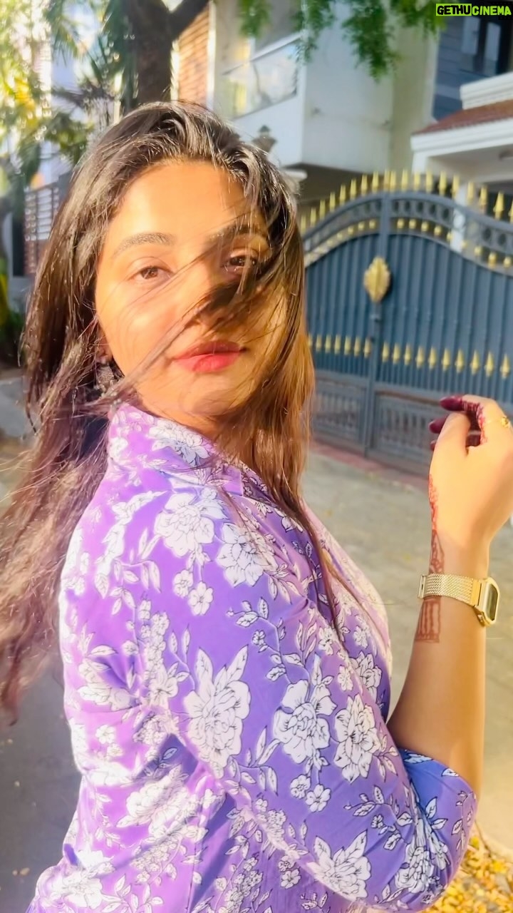 Anshita Akbarsha Instagram - End things before it ends you.🍂 #bepositive #behappy #love #smile #smilealways #loveyourself