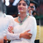 Anshita Akbarsha Instagram - Smile 🧿🤍 Lens 📸 : @hashtag_events_ Team 💪 : @mujibalam_ @raghav_krishnan_ @francis_enock33 @vickydhasan Jewels @new_ideas_fashions Saree @lisnavinu 🤍 #awards #happy #chellama #love #tamilmakkale #vijaytvserial #anshitha #bepositive #behappy #beloved #smile #beblessed #flyhigh #instagood #instatrend #reels #reelsinstagram