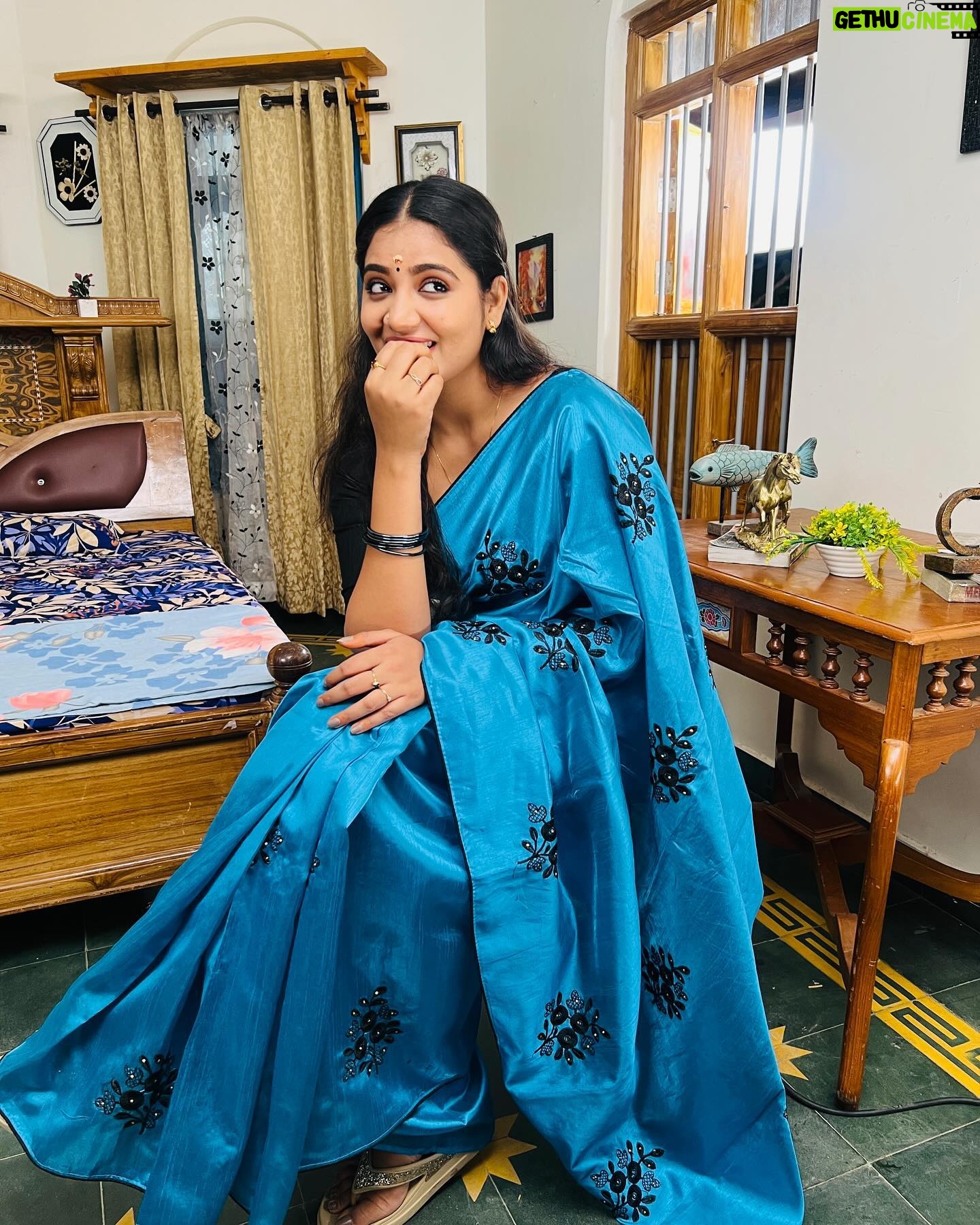 Anshita Akbarsha Instagram - Mom’s saree love 🧿 @dhulkargulami #behappy #love #smile #bepositive #speadlove