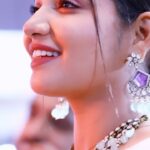 Anshita Akbarsha Instagram - Lens 📸 : @hashtag_events_ Team 💪 : @mujibalam_ @raghav_krishnan_ @francis_enock33 @vickydhasan Jewels @new_ideas_fashions Saree @lisnavinu 🤍 #awards #happy #chellama #love #tamilmakkale #vijaytvserial #anshitha #bepositive #behappy #beloved #smile #beblessed #flyhigh #instagood #instatrend #reels #reelsinstagram