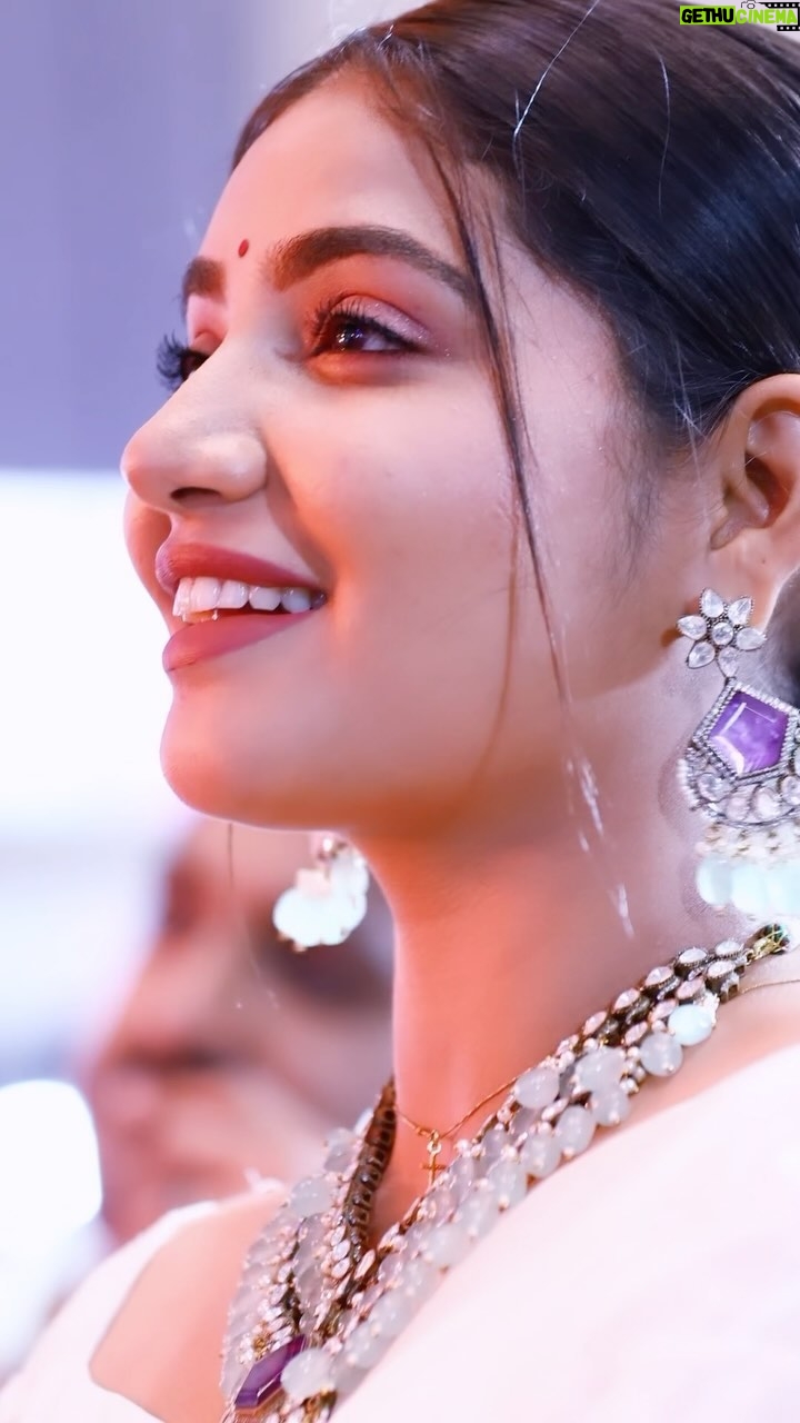 Anshita Akbarsha - 17.4K Likes - Lens 📸 : @hashtag_events_
Team 💪 : @mujibalam_ @raghav_krishnan_ @francis_enock33 @vickydhasan
Jewels @new_ideas_fashions
Saree @lisnavinu 🤍
#awards #happy #chellama #love #tamilmakkale #vijaytvserial #anshitha #bepositive #behappy #beloved #smile #beblessed #flyhigh #instagood #instatrend #reels #reelsinstagram