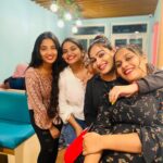 Anshita Akbarsha Instagram – Chennai Diaries ❤️❤️
Major missing my girls @anshithaanji_official @_manve_surendran_ @_.moosaakka 🥹❤️❤️
#friends #chennaidiaries #viralvideo