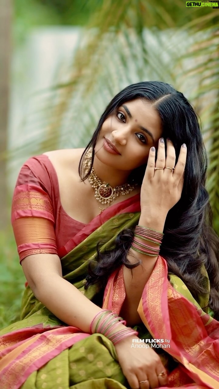 Anshita Akbarsha - 21.7K Likes - “The only reason why people hold onto memories so tight is because
memories are the only thing that donot change even when people do.”🧿
Saree @sarvatva.chennai
📸 @iamanoopmohan
#80ssongstamil #80s #80sfashion #saree #sareelove #happy #love #smile #bepositive