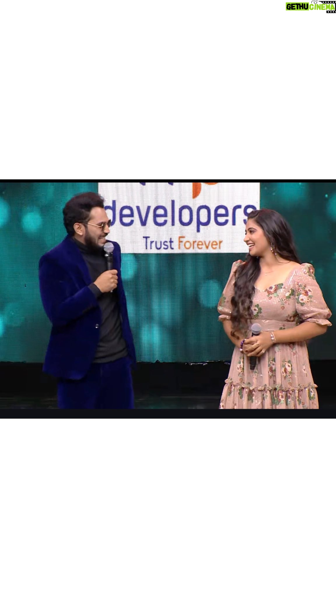 Anshita Akbarsha - 20.6K Likes - My 1st kutty… anchoring in vijay tv❤️ tnqqq sooo much #vijaytv And #kadhanayagi team ❤️🧿 @kuraishi_the_entertainer Tnqq romba support panne neenga 🥰 #boxoffice tnqqq❤️🧿
@boxoffice_studio @vijaytelevision
👗 @evanshi_designs
💄 @smokey_makeupbar_
💍 @planetjewel
💅🏻 @le_posh._
#bless #blessed #comingsoon #waiting #vijaytv #kadhanayagi
#happy #love #blessed #smile #positivity #positivevibes @t_h_i_r_u_22