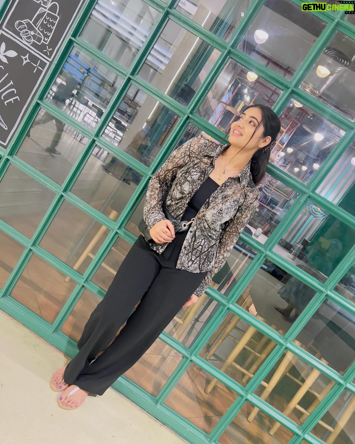 Anshita Akbarsha - 16.6K Likes - “Situation, time, people these three things teach better lessons than a Book”.🤍🧿
#happy #love #bepositive #smile #loveyourself #beblessed