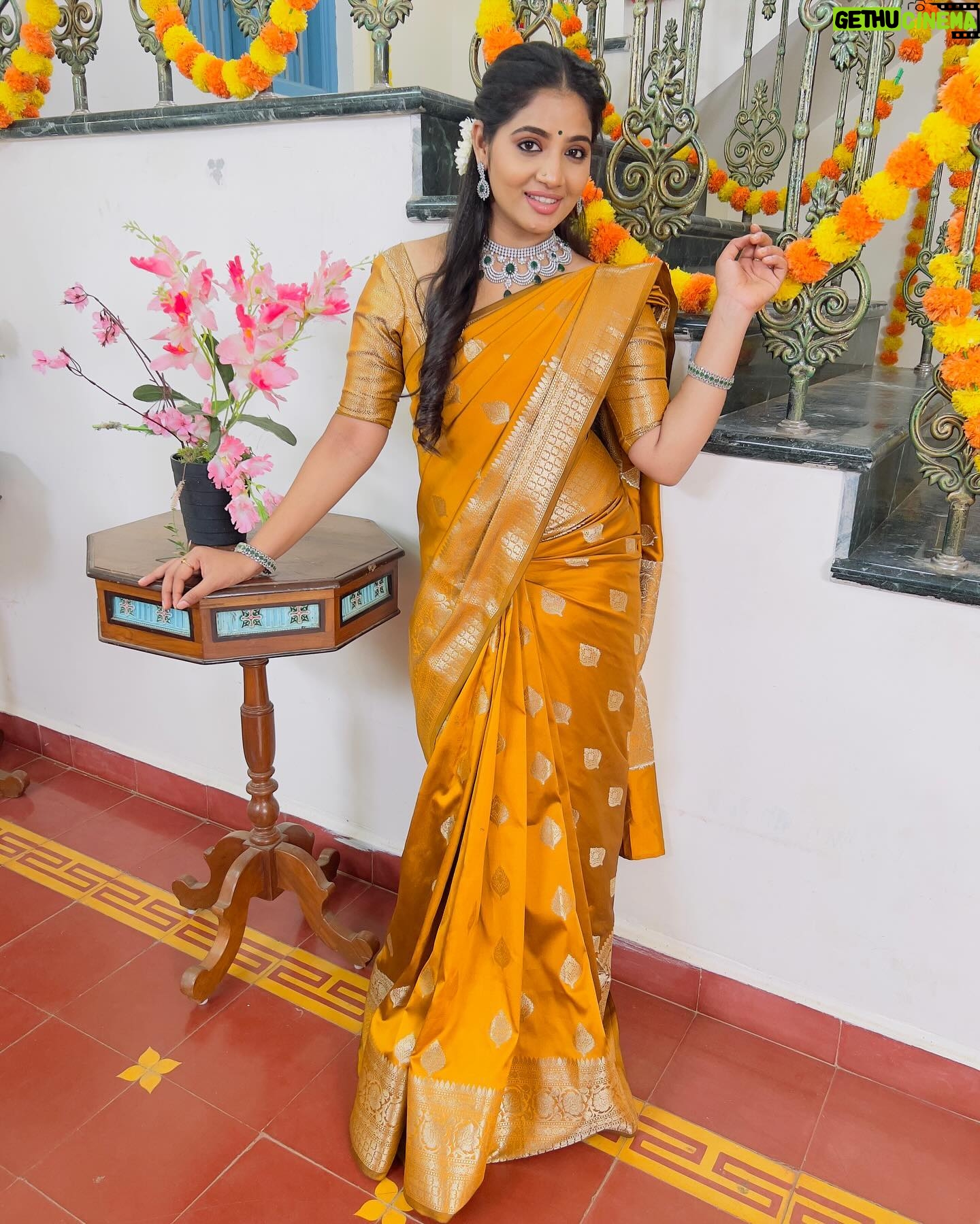 Anshita Akbarsha Instagram - Be positive π§Ώπ€ Saree @sarvatva.chennai (very beautiful saree π€) Jewellers @new_ideas_fashions #happy #chellamma #vijaytelevision #chellammamalar #treanding #insta #instagood #post #flyhigh #smile #ornaments #sareelove #saree
