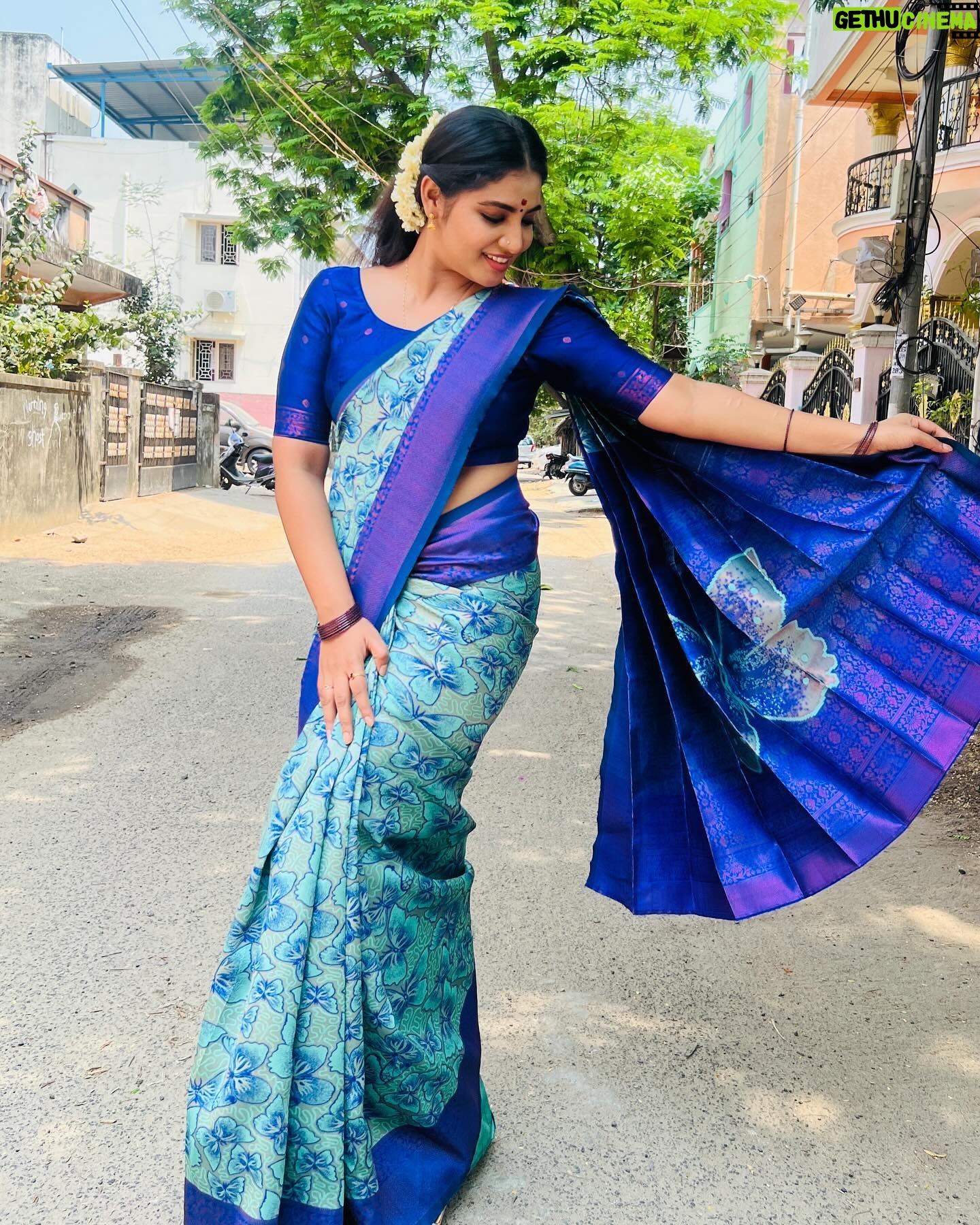 Anshita Akbarsha Instagram - Saree love🤍🧿 Saree @bhuvanasilkhouse_salem #saree #sareelove #treading #traditional #bepositive #malayalamsongs #nostalgiamusic #insta #instatrend