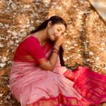 Anshita Akbarsha Instagram - Saree love @bhuvanasilkhouse_salem 📸 @archana_kumaar #saree #love #treading #traditional #behappy #loved