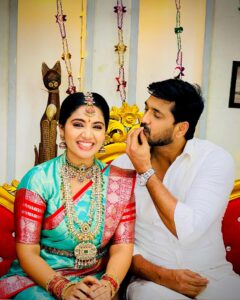 Anshita Akbarsha Instagram - Chellamma Engagement Scenes Photo Shoot 😍 ….. Excited Scenes are coming soon . Don’t miss it 🤩🤍 #chellamma #love #engaged #engagement #romance #vijay #vijaytv #artist #cute #couple #love