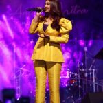 Antara Mitra Instagram - Mumbai gigs are always special!! Also because you don’t have to catch a flight to reach the venue.. a week ago Navi Mumbai Bengali association and I had an evening full of love and laughter 💛