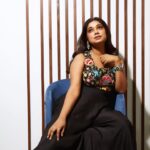 Antara Mitra Instagram – This Song is a Mood ♥️
And this version sung by me is trending 

Song – Kudmayi 
Composer – @ipritamofficial 
Lyrics – @amitabhbhattacharyaofficial 
Programming- @kushalmangalmusic 
Guitars – @prabhatraghu 
Sarangi – @mominkhanofficial 
Mixed and mastered – @ashwinkulkarni89 

(Folk tune traditional )