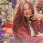 Antara Mitra Instagram – I can smell the plum cakes 🧁!! Christmas is Here 

#happyholidays #christmas2023