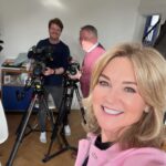Anthea Turner Instagram - Channel 5 @channel5_tv are talking air fryers tonight in their part series presented by @alexisconran_official I did my little bit to help, while our Kitchen was being renovated my @salteruk air fryer, slow cooker, microwave & kettle became my best friends 👌 In the series, Alexis explores how the air fryer have taken the nation by storm, with one-in-two households now owning one. With the help of chefs and celebrity guests, Alexis introduces recipes that are easy to make and a pleasure to eat. These shows are packed full of tips so if you are a fan you’ll love then. ATM I’ve got the sickness bug going around so to be honest food is low on my list of interest - Anyone else got it and what are you taking? 🤢🤮🤒 I’m hydrating, with water electrolytes and about to eat some toast 😵‍💫