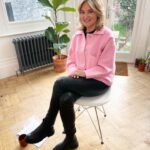 Anthea Turner Instagram - Channel 5 @channel5_tv are talking air fryers tonight in their part series presented by @alexisconran_official I did my little bit to help, while our Kitchen was being renovated my @salteruk air fryer, slow cooker, microwave & kettle became my best friends 👌 In the series, Alexis explores how the air fryer have taken the nation by storm, with one-in-two households now owning one. With the help of chefs and celebrity guests, Alexis introduces recipes that are easy to make and a pleasure to eat. These shows are packed full of tips so if you are a fan you’ll love then. ATM I’ve got the sickness bug going around so to be honest food is low on my list of interest - Anyone else got it and what are you taking? 🤢🤮🤒 I’m hydrating, with water electrolytes and about to eat some toast 😵‍💫