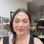 Anthea Turner Instagram - So glad to hear the my gorgeous friend @toniabuxton has discovered all the beauty benefits of our BALM 6. Tonia is brilliant cook, nutritionist and pro-ageing expert. We are so happy it has helped your psoriasis Tonia! It is packed with all natural ingredients and all of the good guys that will nourish and hydrate even the driest of skins! Our multi purpose pot of magic can be used in so many ways: - as a cleanser - ⁠face mask - ⁠moisturiser - ⁠lip balm - ⁠hair mask - ⁠hydrates eyelashes - ⁠hydrates eyebrows - ⁠nourishes cuticles and in some cases it even helps psoriasis! You can order via the link in our bio or head to antheaturner.com and enjoy all of the BALM 6 benefits as well as the stunning scent of lemongrass, vanilla and rosemary to elevate your mood as well as your skin! @national.psoriasis.foundation #NoMoreDrySkin #BALM