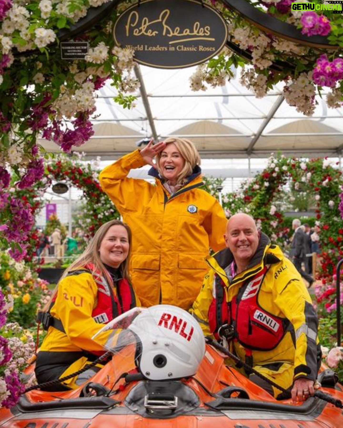 Anthea Turner Instagram - Few pictures here to show you one of my big reasons for popping over to @rhschelsea this year. It was to help champion rose breeder Ian Limmer of @peterbealesroses launch his new baby. This beautiful cluster rose called ‘With Courage’ will help raise ‘hopefully’ around 40k for the @rnli As you know, Blue Peter has a long history of support for the RNLI During my time on the show I took part in many of their training exercises, so many in fact I had my own uniform!! 30 years later I wore it proudly again and for the last time as I’ve donated it compleat with badges to the RNLI Museum in Tenby Pembrokeshire - The place aged 6 with Dad I watched my first launch. It’s not there yet but when it is I’ll feel very proud 😊 Obviously the BP fam were also there to help and just great to be with @lindseyjrussell and @missjanetellis Also a delight to meet another supporter @joannascanlanofficial 🎭 What a team !!🌺🌺🌺🌺