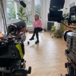 Anthea Turner Instagram - Channel 5 @channel5_tv are talking air fryers tonight in their part series presented by @alexisconran_official I did my little bit to help, while our Kitchen was being renovated my @salteruk air fryer, slow cooker, microwave & kettle became my best friends 👌 In the series, Alexis explores how the air fryer have taken the nation by storm, with one-in-two households now owning one. With the help of chefs and celebrity guests, Alexis introduces recipes that are easy to make and a pleasure to eat. These shows are packed full of tips so if you are a fan you’ll love then. ATM I’ve got the sickness bug going around so to be honest food is low on my list of interest - Anyone else got it and what are you taking? 🤢🤮🤒 I’m hydrating, with water electrolytes and about to eat some toast 😵‍💫