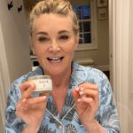 Anthea Turner Instagram - Oil based cleaners are the best says practically every dermatologist, unless you are battling a problem skin. But most of us don’t have problem skin, Its product companies who tell us we do, or potentially will, so they can sell us more ’stuff’ Trust me I’ve spent a small fortune buying into their ‘Fear and Fix’ marketing but no more. I created BALM 6 because its honesty in a pot - Designed for 6 uses (and probably more) you’ll wonder how you lived without it and like me why you’ve spent so much money on useless marketing promises. Every night it takes off my makeup and nourishes my; Lips Brows and Lashes Cuticles Skin Hair No nasties, packed only with the good stuff; Shea Butter Restoring Coconut Oil Repairing Grape Hair loving Castor Oil Natures Hyaluronic Acid Prickly Pear Vitamin e Antibacterial Sea Moss With the natural aroma of; Lemongrass Rosemary and Vanilla To order BALM 6 head to the link in my bio, if you want to get yours before Christmas please order by the end of tomorrow so we can get it to you in time 🫶🏼