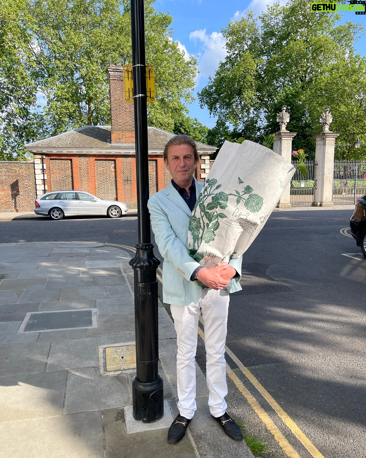 Anthea Turner Instagram - Few pictures here to show you one of my big reasons for popping over to @rhschelsea this year. It was to help champion rose breeder Ian Limmer of @peterbealesroses launch his new baby. This beautiful cluster rose called ‘With Courage’ will help raise ‘hopefully’ around 40k for the @rnli As you know, Blue Peter has a long history of support for the RNLI During my time on the show I took part in many of their training exercises, so many in fact I had my own uniform!! 30 years later I wore it proudly again and for the last time as I’ve donated it compleat with badges to the RNLI Museum in Tenby Pembrokeshire - The place aged 6 with Dad I watched my first launch. It’s not there yet but when it is I’ll feel very proud 😊 Obviously the BP fam were also there to help and just great to be with @lindseyjrussell and @missjanetellis Also a delight to meet another supporter @joannascanlanofficial 🎭 What a team !!🌺🌺🌺🌺