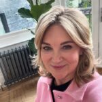 Anthea Turner Instagram - Channel 5 @channel5_tv are talking air fryers tonight in their part series presented by @alexisconran_official I did my little bit to help, while our Kitchen was being renovated my @salteruk air fryer, slow cooker, microwave & kettle became my best friends 👌 In the series, Alexis explores how the air fryer have taken the nation by storm, with one-in-two households now owning one. With the help of chefs and celebrity guests, Alexis introduces recipes that are easy to make and a pleasure to eat. These shows are packed full of tips so if you are a fan you’ll love then. ATM I’ve got the sickness bug going around so to be honest food is low on my list of interest - Anyone else got it and what are you taking? 🤢🤮🤒 I’m hydrating, with water electrolytes and about to eat some toast 😵‍💫
