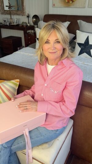 Anthea Turner Instagram - So exciting that so many of you entered our competition to win one of @vanessafeltzofficial beautiful dresses  from her brand @4love_uk 💕 

We’ve put all the entries into our little machine and we got out the winner who is @amandajayne.vox congratulations, the dress will look perfect on you! I will also be throwing in a BALM 6 too! 

Don’t worry if you didn’t get this one we’ve got lots more competitions coming up! 🫶🏼